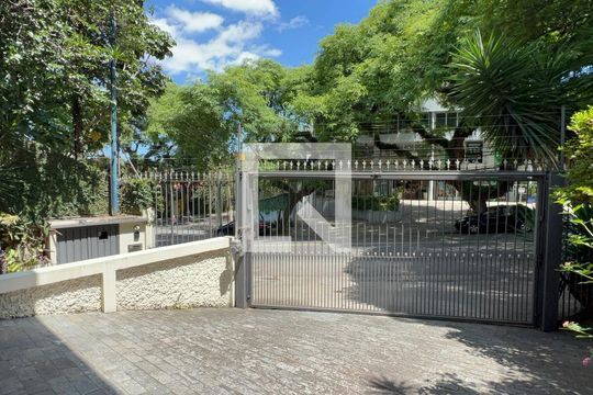 Garagem de casa à venda com 3 quartos, 420m² em Alto de Pinheiros, São Paulo