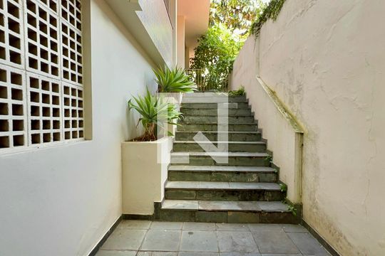 Entrada de casa à venda com 3 quartos, 420m² em Alto de Pinheiros, São Paulo