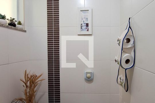 Banheiro 2 de casa à venda com 3 quartos, 360m² em Itaipu, Niterói