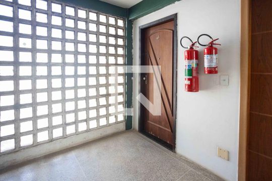 Hall de entrada de apartamento à venda com 2 quartos, 60m² em Conceição, Diadema