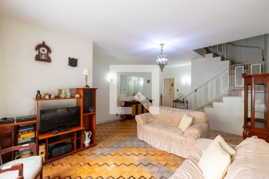 Casa para alugar com 3 quartos, 200m² em Jardim Prudência, São Paulo