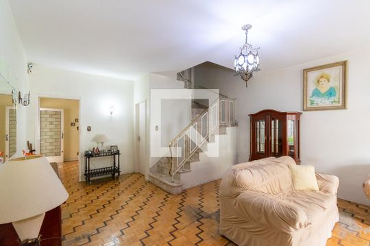 Casa para alugar com 3 quartos, 200m² em Jardim Prudência, São Paulo