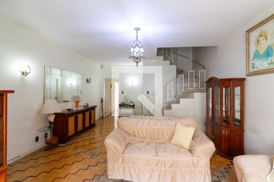 Casa para alugar com 3 quartos, 200m² em Jardim Prudência, São Paulo