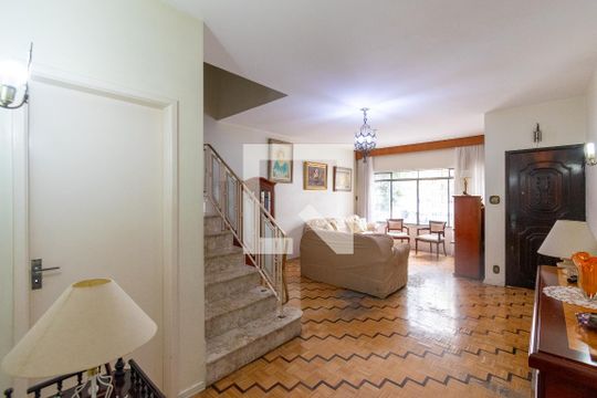 Casa para alugar com 3 quartos, 200m² em Jardim Prudência, São Paulo