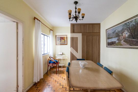 Casa para alugar com 3 quartos, 200m² em Jardim Prudência, São Paulo