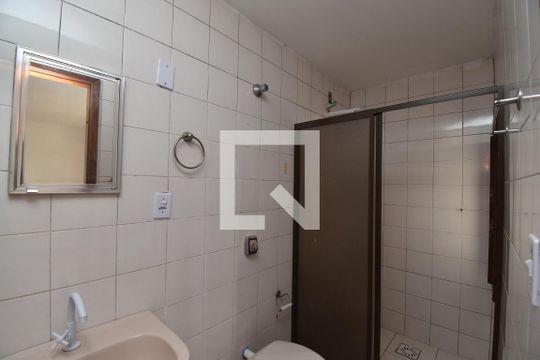 Banheiro da Suíte de casa para alugar com 3 quartos, 130m² em Boa Vista, Curitiba