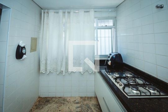Cozinha de apartamento para alugar com 3 quartos, 180m² em Santa Amelia, Belo Horizonte