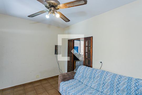 Sala de casa para alugar com 2 quartos, 110m² em Vila Serralheiro, São Paulo