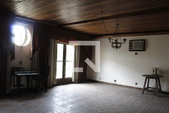 Sala 2 de casa para alugar com 6 quartos, 540m² em Anil, Rio de Janeiro