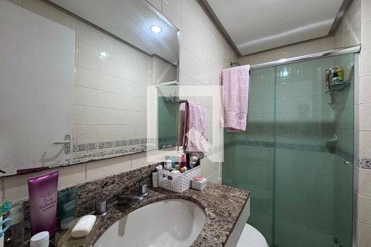 Suíte 1 - Banheiro de casa de condomínio à venda com 4 quartos, 116m² em Vargem Pequena, Rio de Janeiro