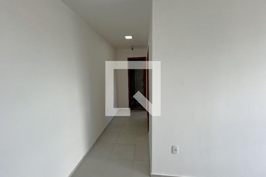 Corredor de apartamento para alugar com 2 quartos, 40m² em Inhaúma, Rio de Janeiro