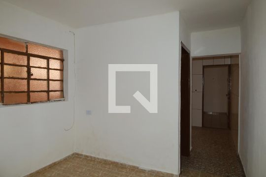 Sala de casa para alugar com 2 quartos, 60m² em Vila Carmosina, São Paulo