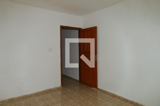 Quarto 1 de casa para alugar com 2 quartos, 60m² em Vila Carmosina, São Paulo