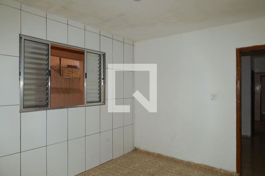 Quarto 1 de casa para alugar com 2 quartos, 60m² em Vila Carmosina, São Paulo