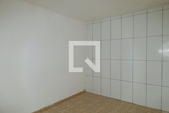 Quarto 1 de casa para alugar com 2 quartos, 60m² em Vila Carmosina, São Paulo