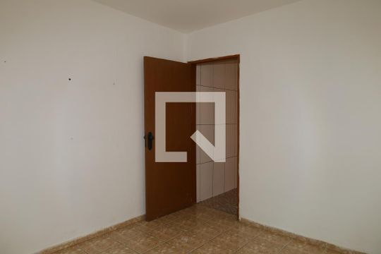 Quarto 2 de casa para alugar com 2 quartos, 60m² em Vila Carmosina, São Paulo