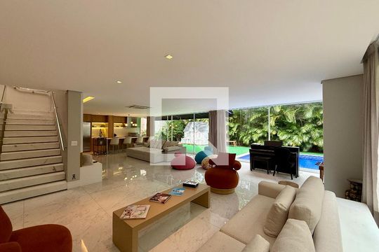 Sala  de casa de condomínio à venda com 3 quartos, 600m² em Granja Julieta, São Paulo