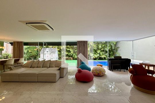 Sala  de casa de condomínio à venda com 3 quartos, 600m² em Granja Julieta, São Paulo