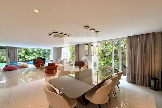 Sala  de casa de condomínio à venda com 3 quartos, 600m² em Granja Julieta, São Paulo