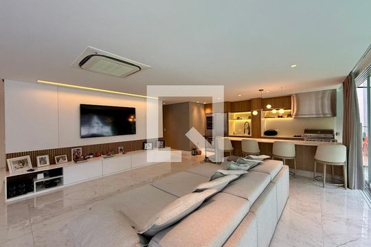 Sala  de casa de condomínio à venda com 3 quartos, 600m² em Granja Julieta, São Paulo