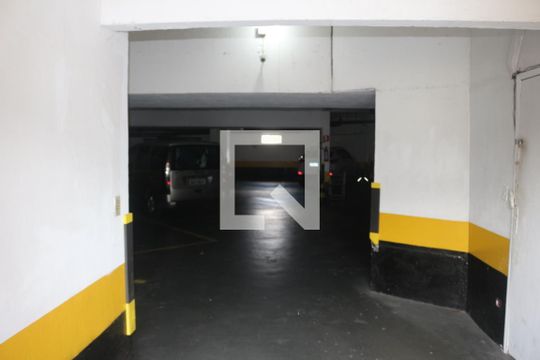Garagem de apartamento para alugar com 2 quartos, 61m² em Nova Gerti, São Caetano do Sul