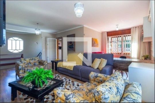 Sala de casa para alugar com 3 quartos, 380m² em Guarujá, Porto Alegre