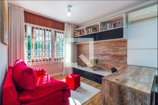 Sala de casa para alugar com 3 quartos, 380m² em Guarujá, Porto Alegre