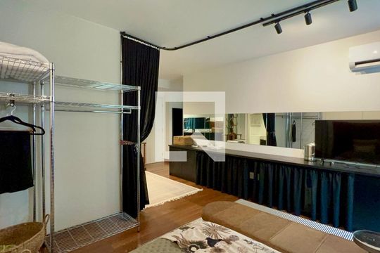 Quarto de apartamento para alugar com 1 quarto, 72m² em Vila Madalena, São Paulo