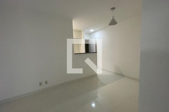 Sala de apartamento para alugar com 2 quartos, 52m² em Lajeado, Cotia