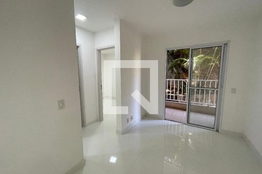 Sala de apartamento para alugar com 2 quartos, 52m² em Lajeado, Cotia