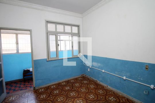 Sala de casa à venda com 3 quartos, 300m² em Irajá, Rio de Janeiro