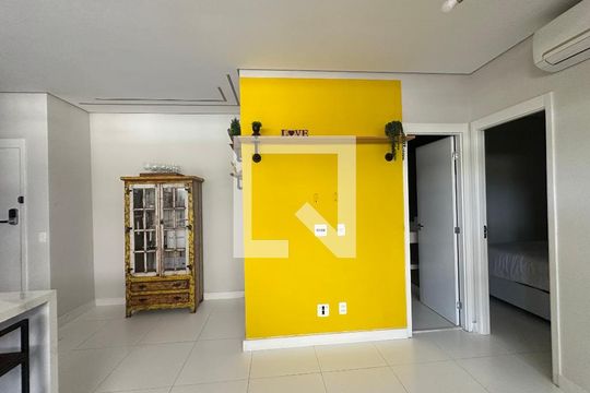 Sala de apartamento à venda com 2 quartos, 61m² em Alphaville Empresarial, Barueri