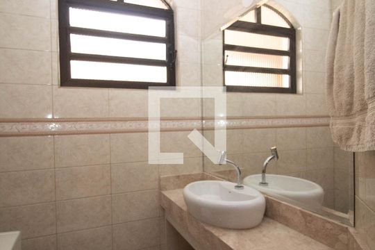 Banheiro 1 de casa à venda com 4 quartos, 650m² em Parque Continental Ii, Guarulhos