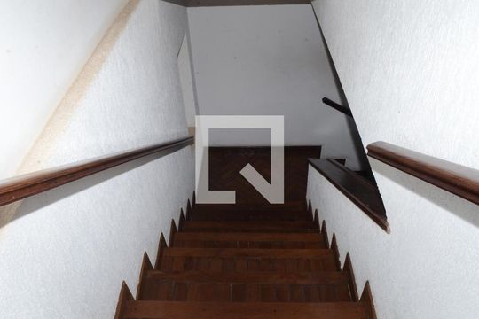 Escada de casa à venda com 4 quartos, 300m² em Renascença, Belo Horizonte