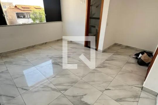 Quarto de casa para alugar com 3 quartos, 105m² em Sinimbu, Belo Horizonte