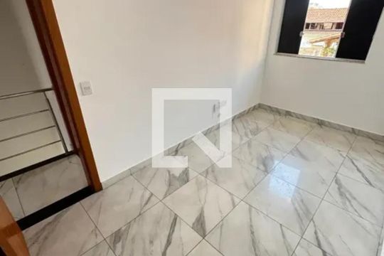Quarto de casa para alugar com 3 quartos, 105m² em Sinimbu, Belo Horizonte