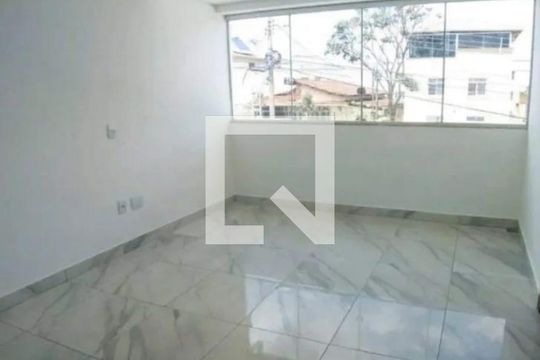 Quarto de casa para alugar com 3 quartos, 105m² em Sinimbu, Belo Horizonte