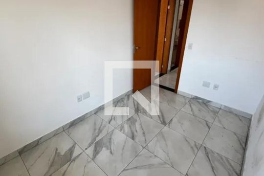 Quarto de casa para alugar com 3 quartos, 105m² em Sinimbu, Belo Horizonte