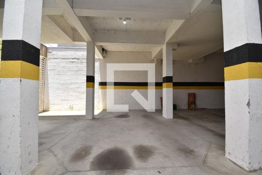 Garagem de apartamento para alugar com 2 quartos, 48m² em Cruzeiro, São José dos Pinhais