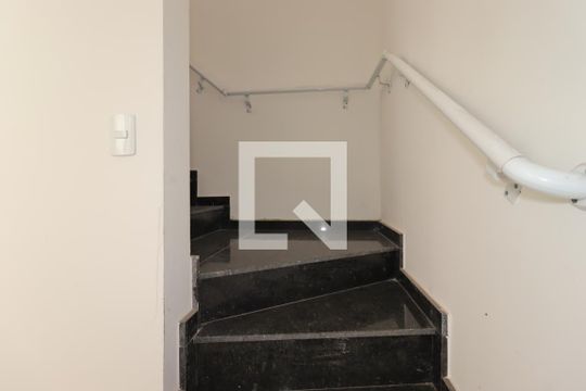 Escada de apartamento à venda com 2 quartos, 86m² em Vila Linda, Santo André