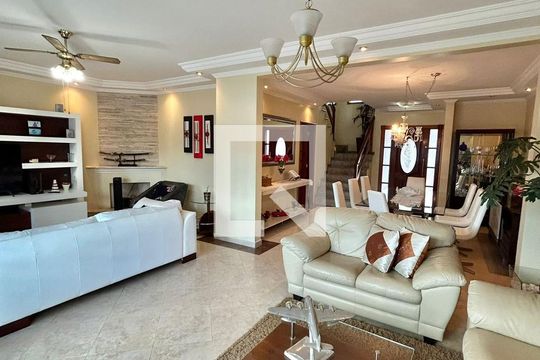 Casa para alugar com 4 quartos, 253m² em Jardim Virginia Bianca, São Paulo
