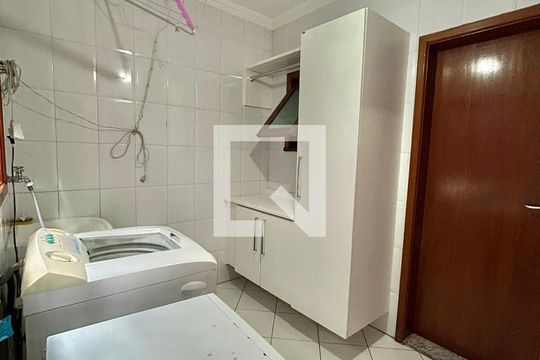 Casa para alugar com 4 quartos, 253m² em Jardim Virginia Bianca, São Paulo