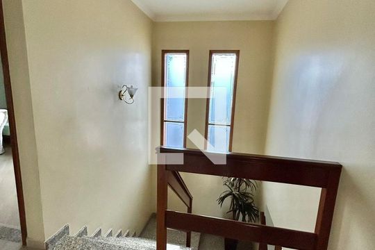 Casa para alugar com 4 quartos, 253m² em Jardim Virginia Bianca, São Paulo