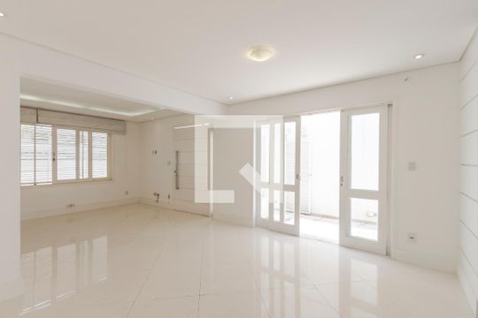 Sala de casa à venda com 3 quartos, 230m² em Vila Cordeiro, São Paulo