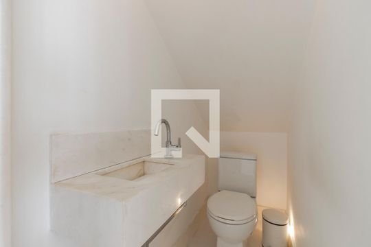 Lavabo de casa à venda com 3 quartos, 230m² em Vila Cordeiro, São Paulo