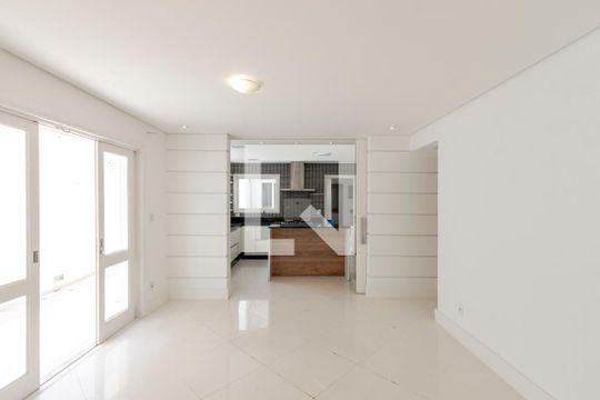 Sala de casa à venda com 3 quartos, 230m² em Vila Cordeiro, São Paulo