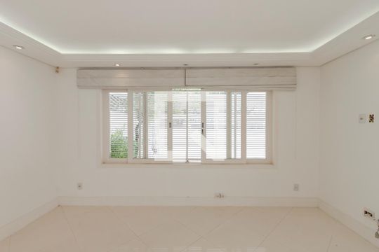Sala de casa à venda com 3 quartos, 230m² em Vila Cordeiro, São Paulo