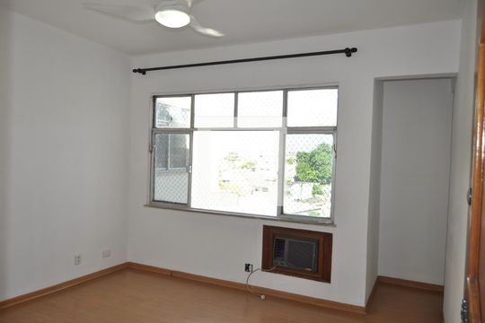 Apartamento para alugar com 2 quartos, 65m² em Quintino Bocaiúva, Rio de Janeiro