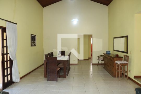 Casa de Condomínio para alugar com 3 quartos, 362m² em Chácara Represinha, Cotia