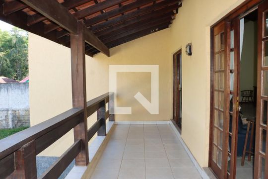 Casa de Condomínio para alugar com 3 quartos, 362m² em Chácara Represinha, Cotia